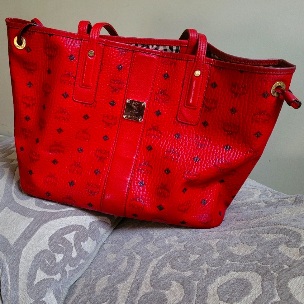 MCM Reversible Medium Liz Red Leather Shopper (Medium)